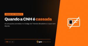 Condutor analisando documentos para entender quando a CNH é cassada e quais etapas se aplicam